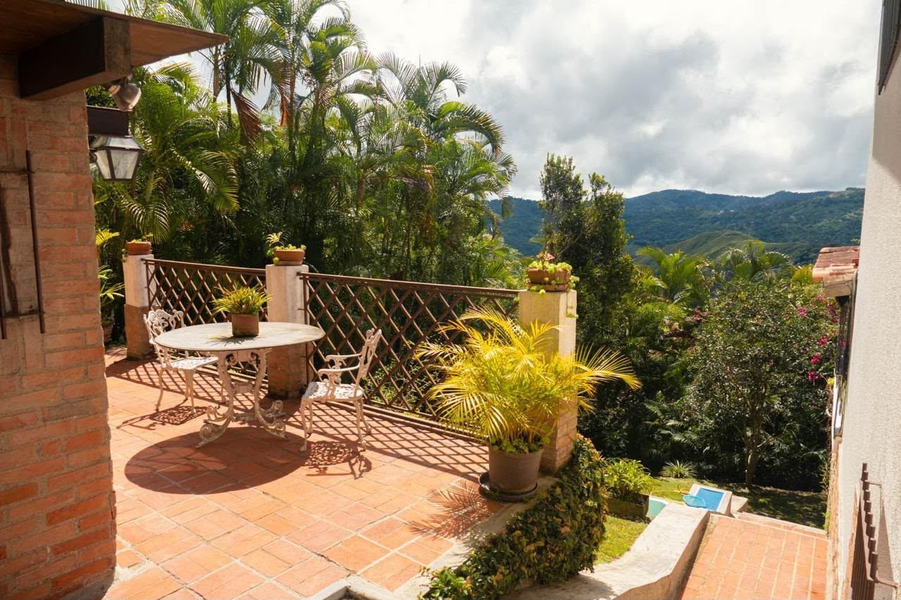 Terraza con vista a los valles